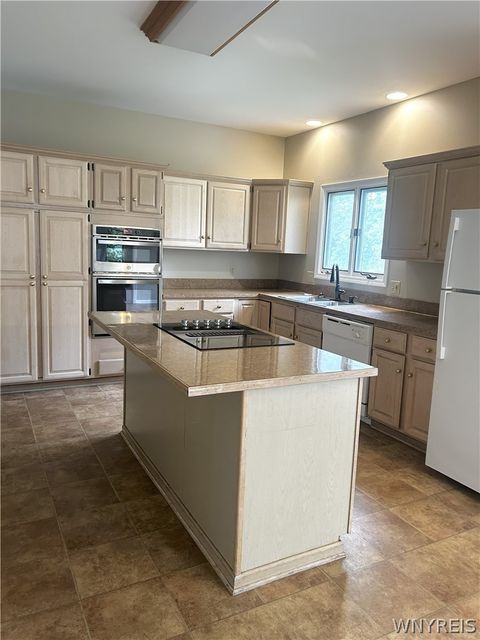 Tiny photo for 125 Hobnail Drive, Amherst, NY 14228 (MLS # B1690192)
