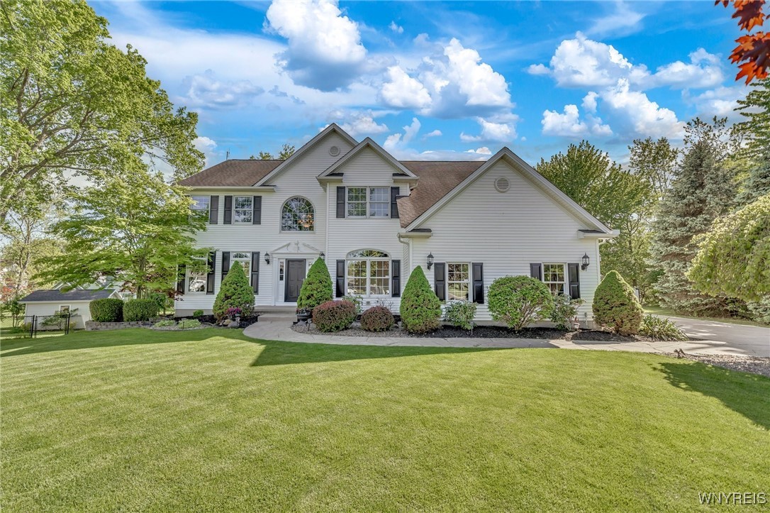 34 Hazelwood Court, Grand Island, New York image 1