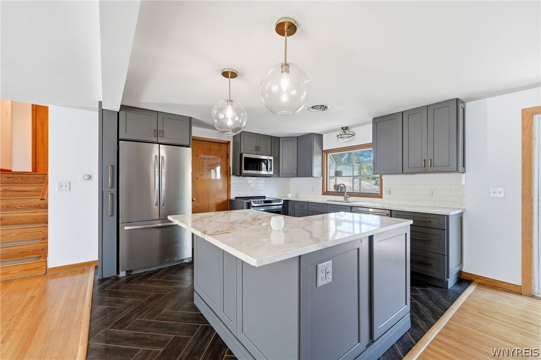 10 Cottonwood Drive