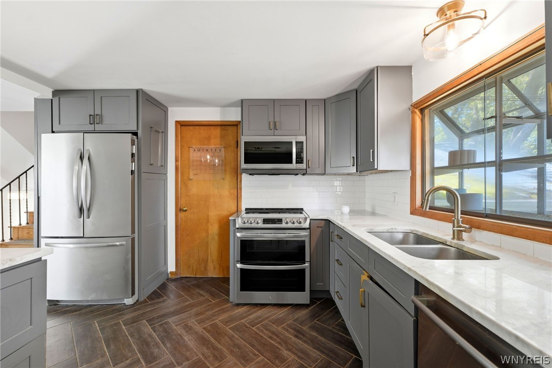 10 Cottonwood Drive