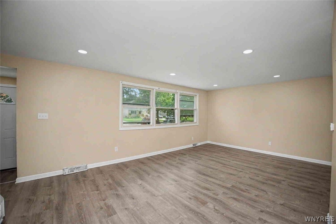 318 Sundridge Drive
