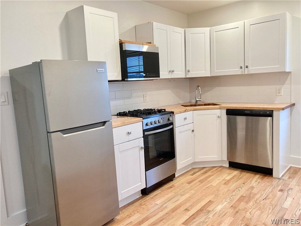 Photo of 56 Trinity Place #4, Buffalo, NY 14201 (MLS # B1666807)