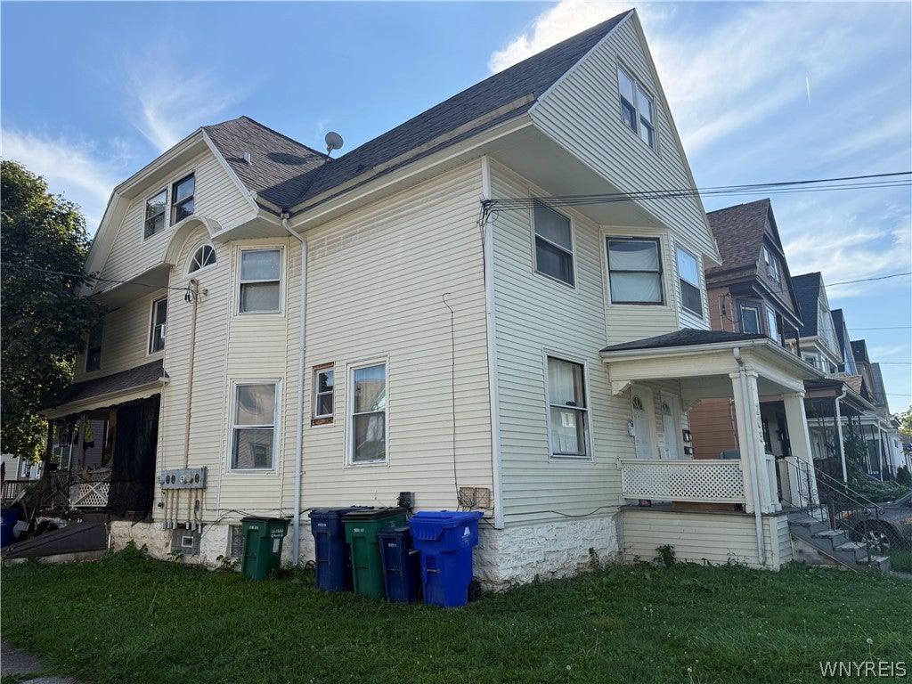 Photo of 203 Auburn Avenue, Buffalo, NY 14213 (MLS # B1710263)