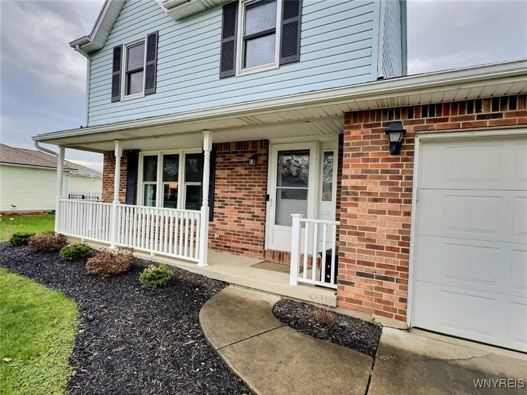 32 Country Place, Lancaster, New York image 2