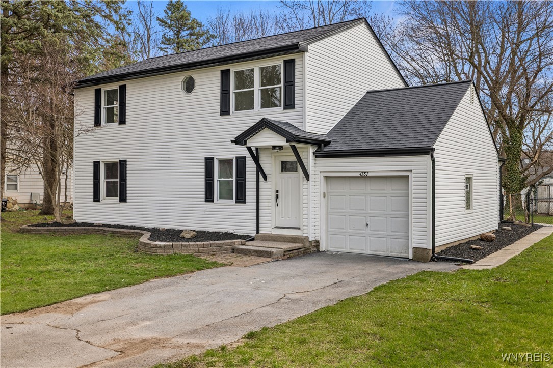 4387 Barton Road, Clarence, New York image 1
