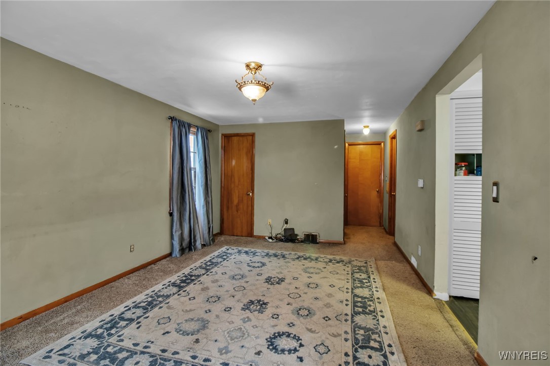 281 W Hazeltine Avenue