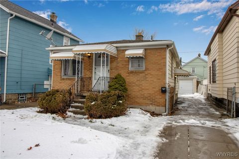 Photo of 281 W Hazeltine Avenue, Tonawanda, NY 14217 (MLS # B1655001)