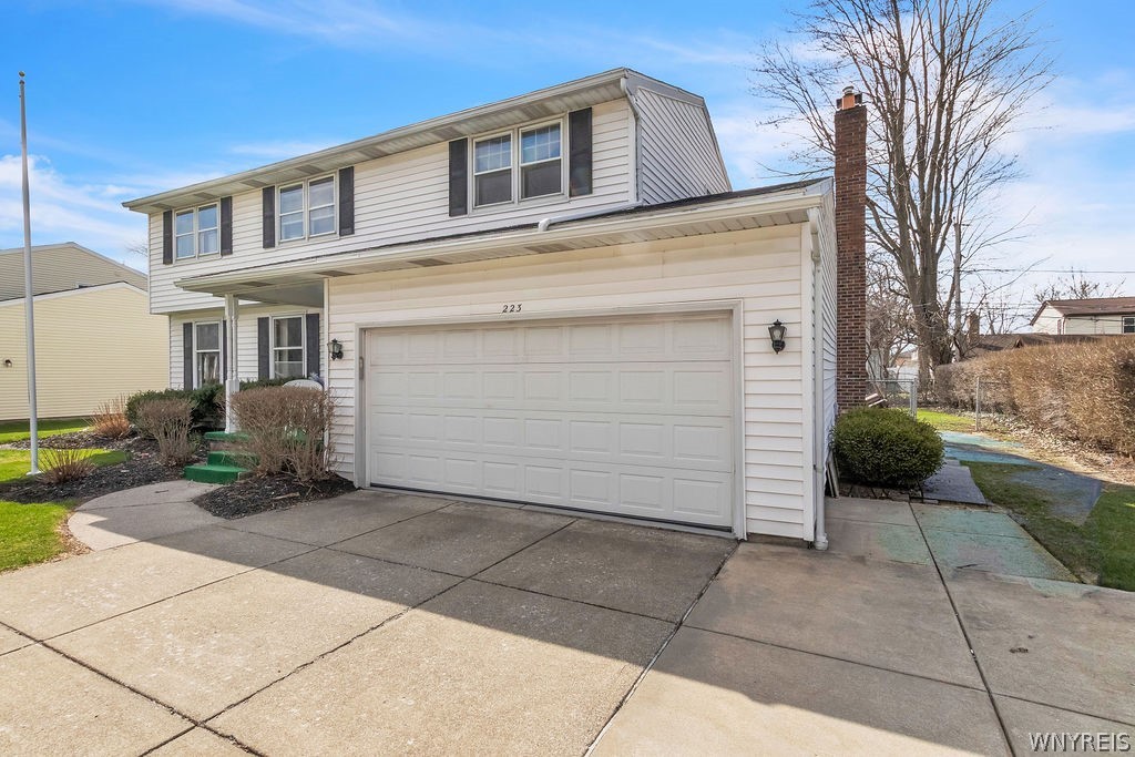 223 W Klein Road