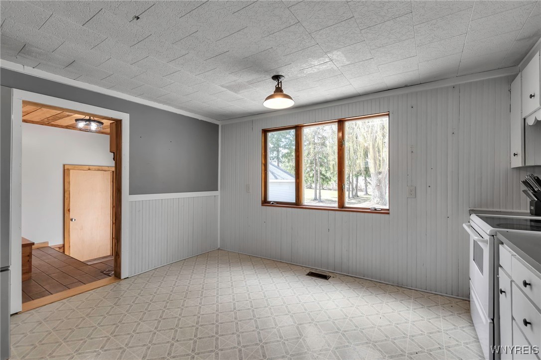 96 S Pearl Street, Oakfield, New York image 13