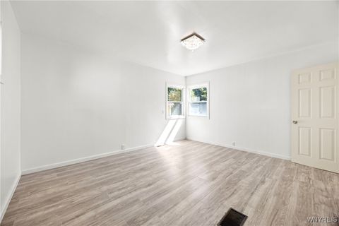 Tiny photo for 31 Chadduck Avenue, Buffalo, NY 14207 (MLS # B1660579)