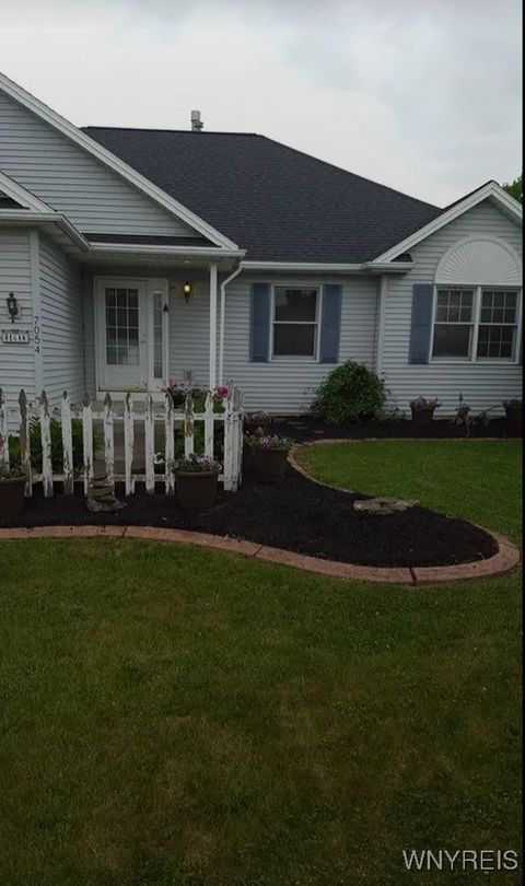 Tiny photo for 7054 Brian Lane, Wheatfield, NY 14304 (MLS # B1660629)