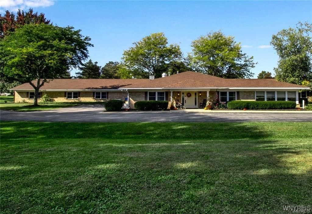 Photo of 459 E Oak Orchard Street, Shelby, NY 14103 (MLS # B1609593)