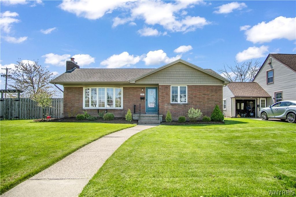 Photo of 521 Thorncliff Road, Tonawanda, NY 14223 (MLS # B1679342)