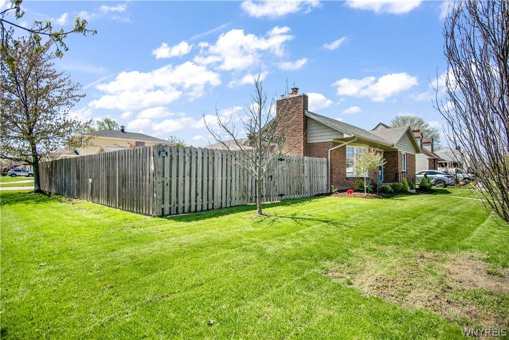 Photo of 521 Thorncliff Road, Tonawanda, NY 14223 (MLS # B1679342)