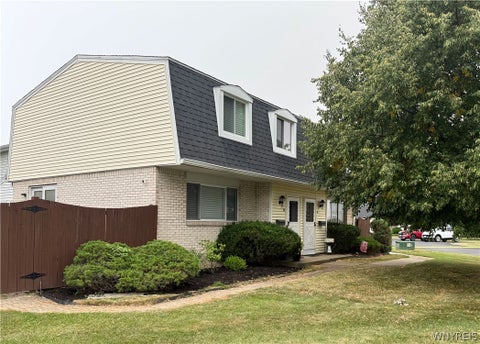 Homes For Sale - 52 Parkview Court<br/> Lancaster, NY 14086