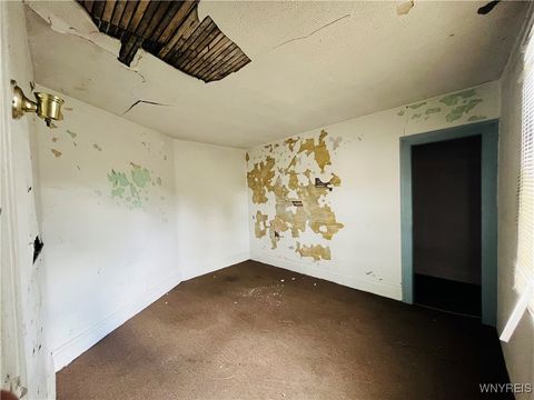 Tiny photo for 25 N Central Avenue #E, Buffalo, NY 14212 (MLS # B1634136)