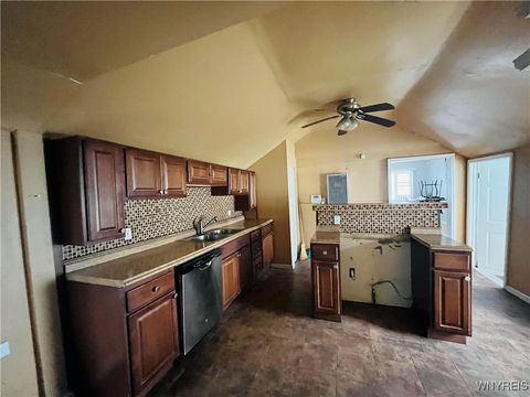Tiny photo for 25 N Central Avenue #E, Buffalo, NY 14212 (MLS # B1634136)