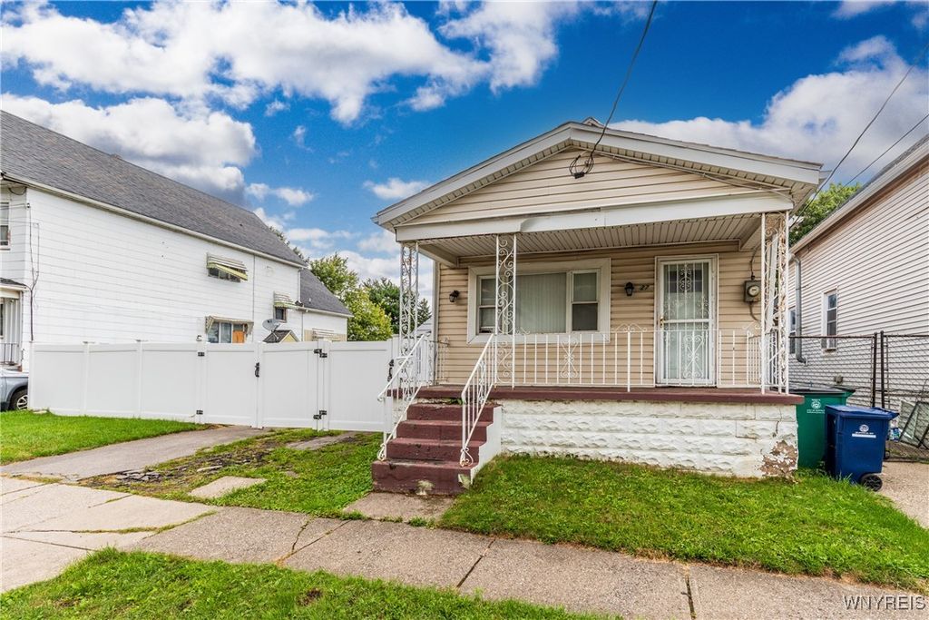 Photo for 25 N Central Avenue #E, Buffalo, NY 14212 (MLS # B1634136)