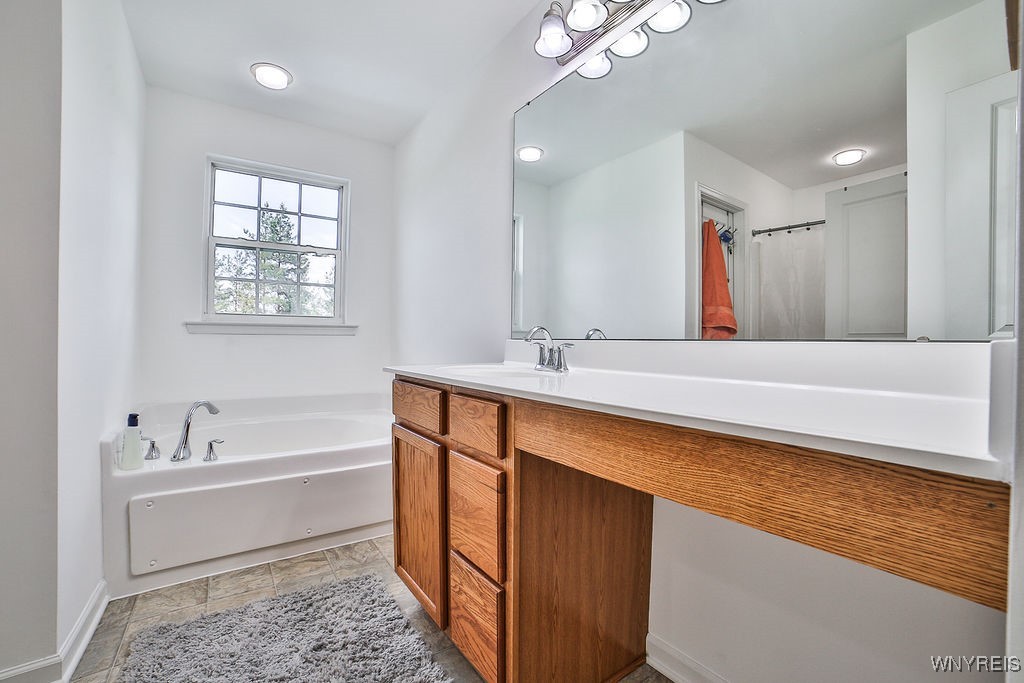 5042 Woodway Court, Hamburg, New York image 38