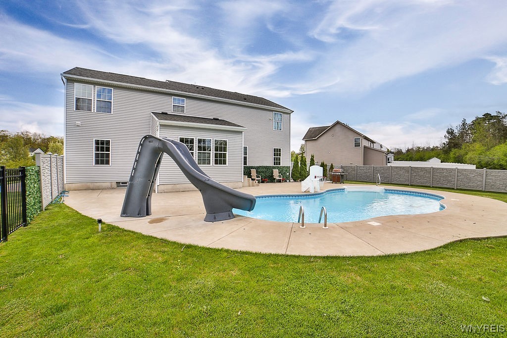5042 Woodway Court, Hamburg, New York image 9