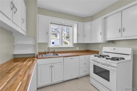 Tiny photo for 69 W Northrup Place, Buffalo, NY 14214 (MLS # B1705943)