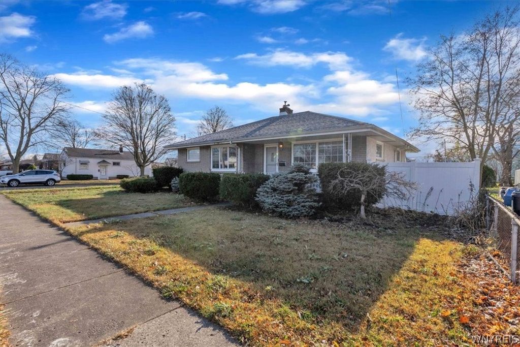 Photo of 2965 Jerauld Avenue, Niagara Falls, NY 14305 (MLS # B1670172)