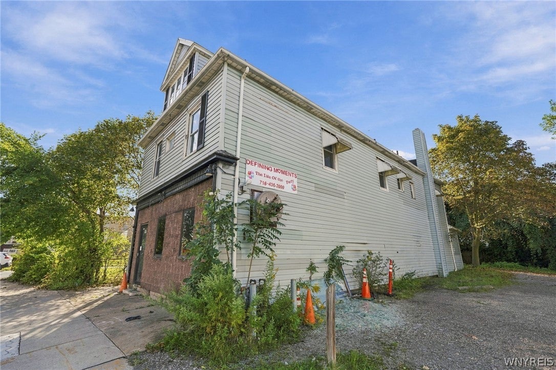 557 Hertel Avenue