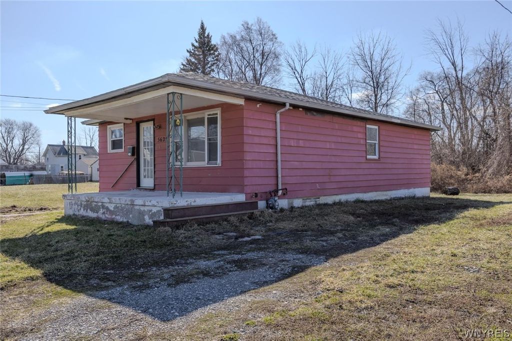 Photo of 5629 Girard Avenue, Niagara Falls, NY 14304 (MLS # B1668802)