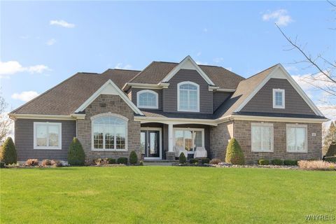 Photo of 4 Evergreen Trl, Orchard Park, NY 14127 (MLS # B1651324)