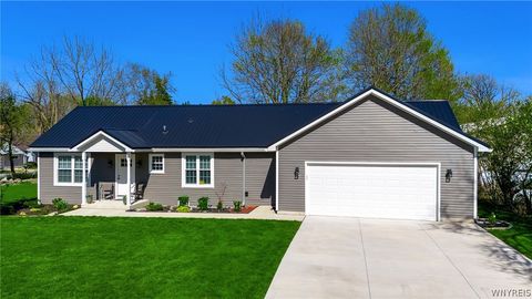 Photo of 4691 Quarry Lane, Clarence, NY 14031 (MLS # B1677675)