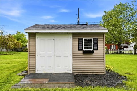 Tiny photo for 4 Woodward Court, West Seneca, NY 14224 (MLS # B1675875)