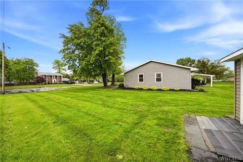 Tiny photo for 4 Woodward Court, West Seneca, NY 14224 (MLS # B1675875)
