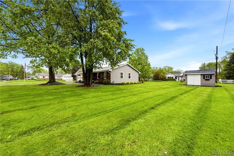 Tiny photo for 4 Woodward Court, West Seneca, NY 14224 (MLS # B1675875)