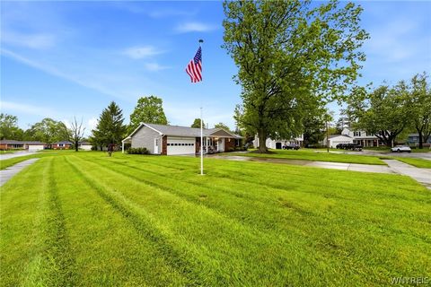 Tiny photo for 4 Woodward Court, West Seneca, NY 14224 (MLS # B1675875)