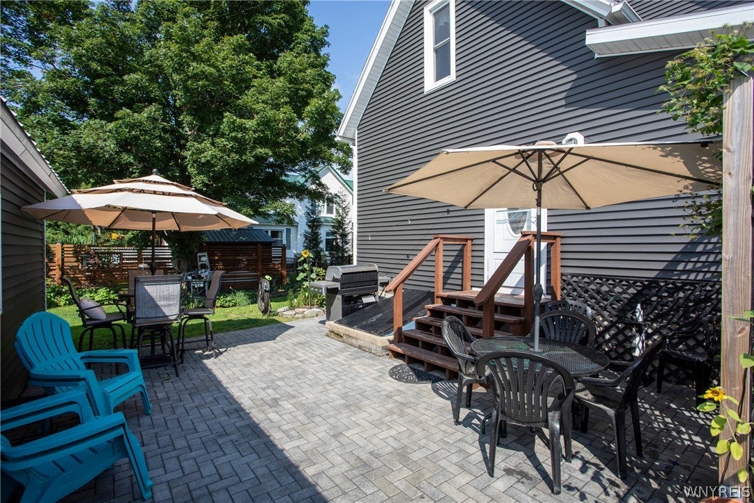 18 Rockwell Avenue