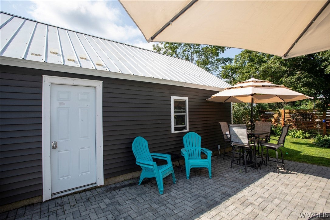 18 Rockwell Avenue