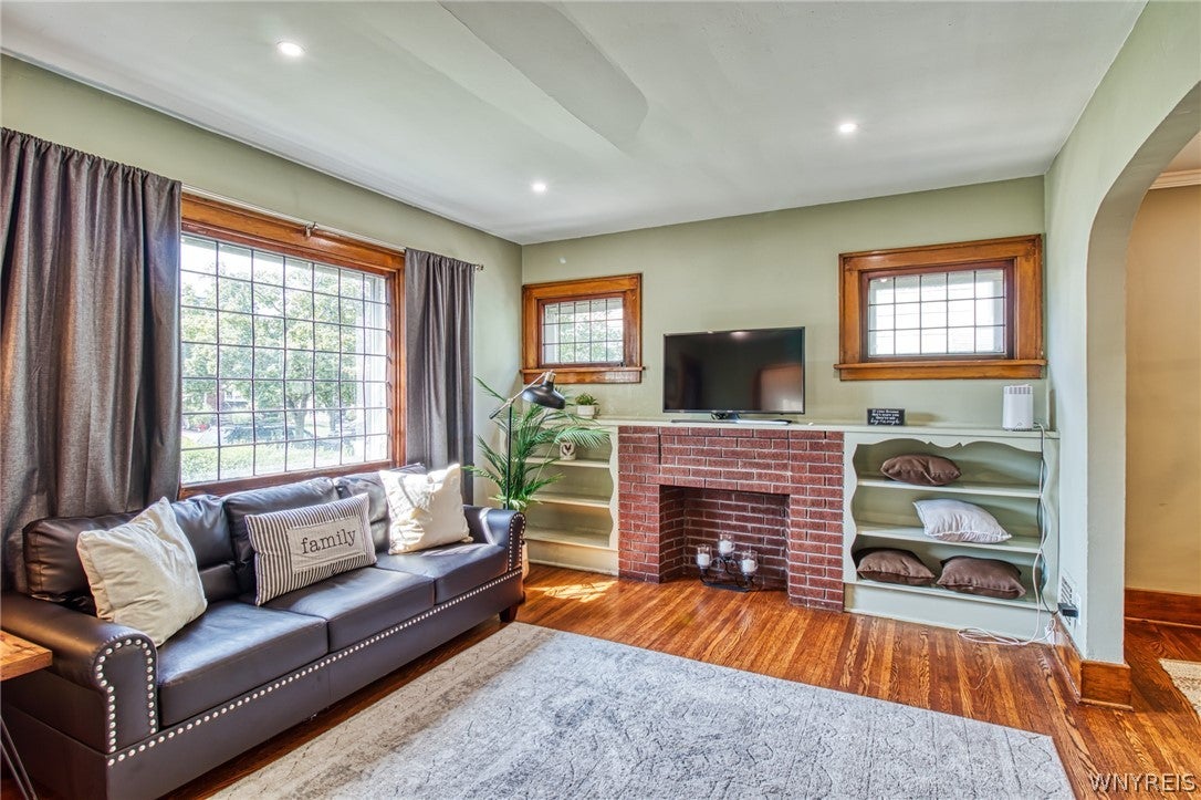 237 W Girard Boulevard