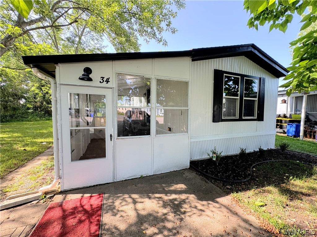 Photo 1 of 2 — 34 Del Court W, Lockport Town, NY 14094