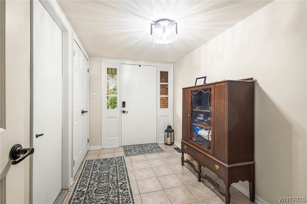 Photo of 98 Bridle Path, Orchard Park, NY 14127 (MLS # B1673328)
