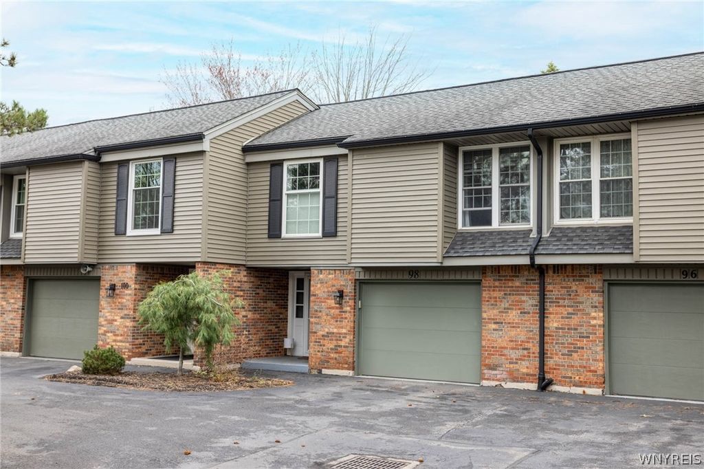Photo of 98 Bridle Path, Orchard Park, NY 14127 (MLS # B1673328)