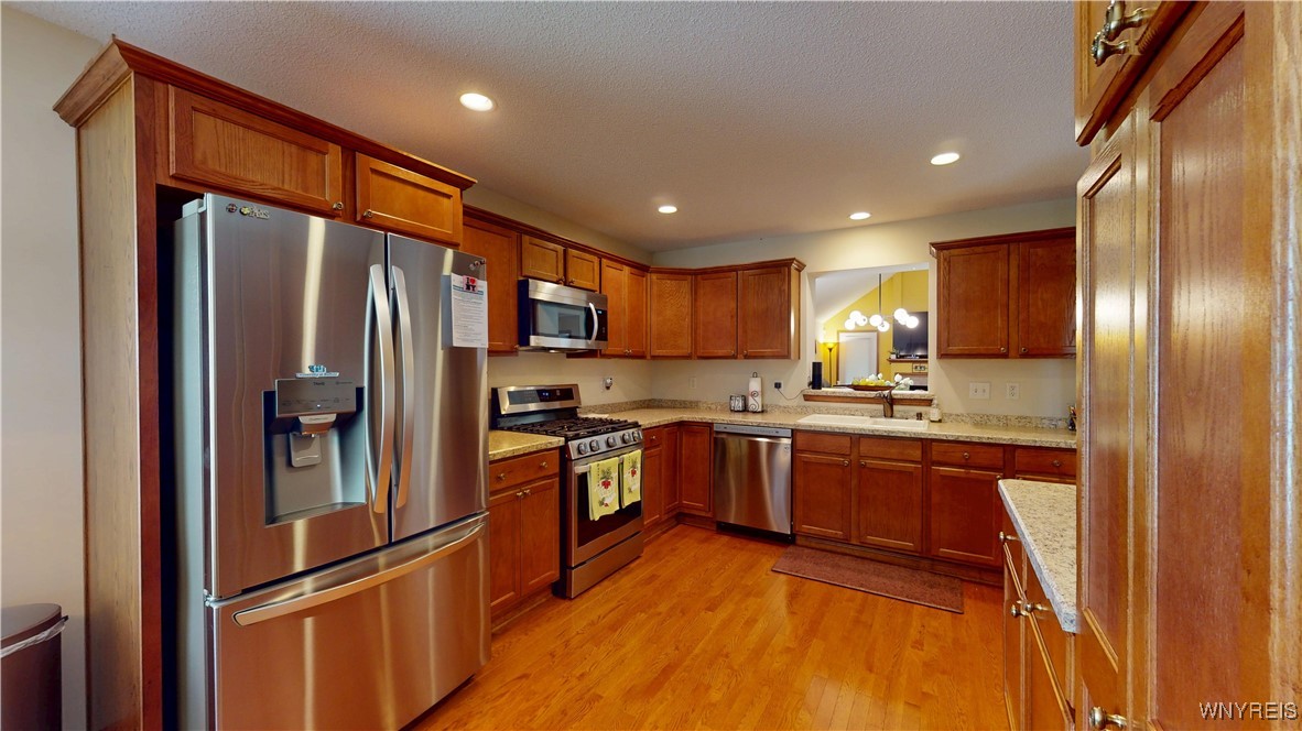 27 Hickory Grove Lane, Cheektowaga, New York image 6