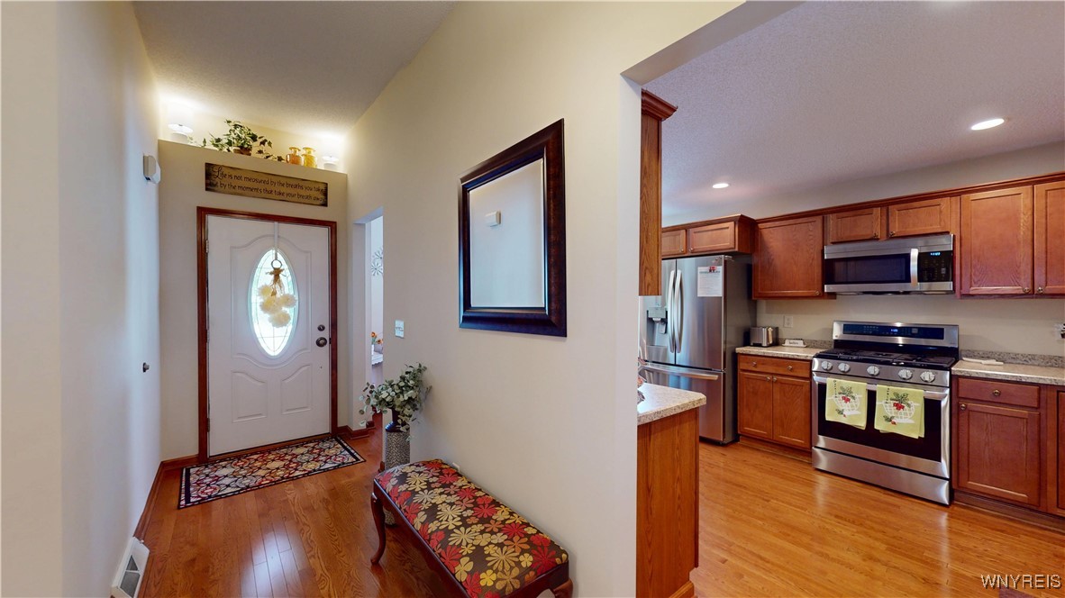 27 Hickory Grove Lane, Cheektowaga, New York image 4