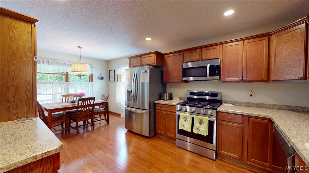 27 Hickory Grove Lane, Cheektowaga, New York image 8