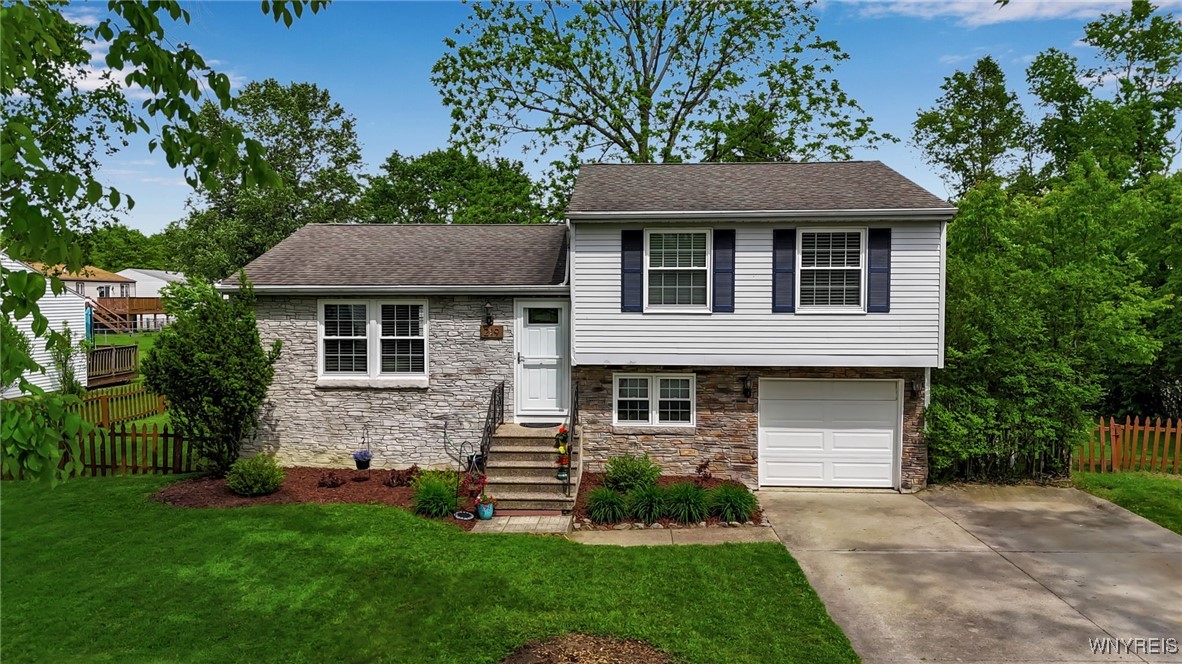 219 Oakhill Drive, Hamburg, New York image 2