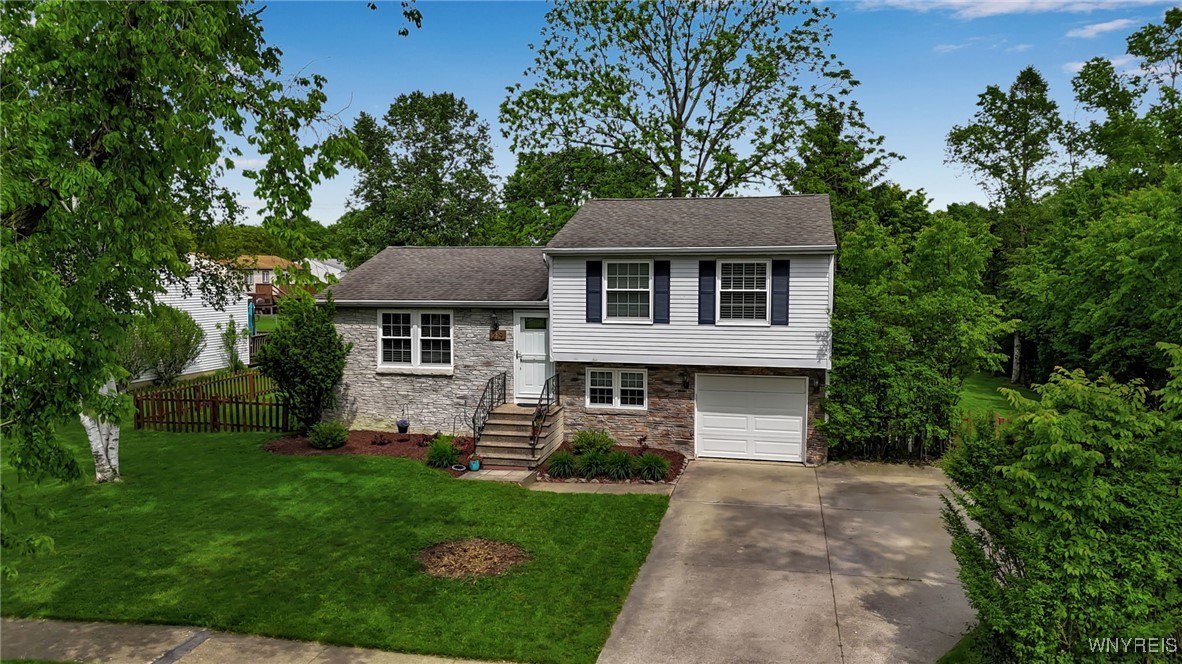 219 Oakhill Drive, Hamburg, New York image 1