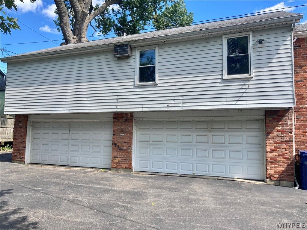 Photo of 89 Johnson Park #4, Buffalo, NY 14201 (MLS # B1664698)