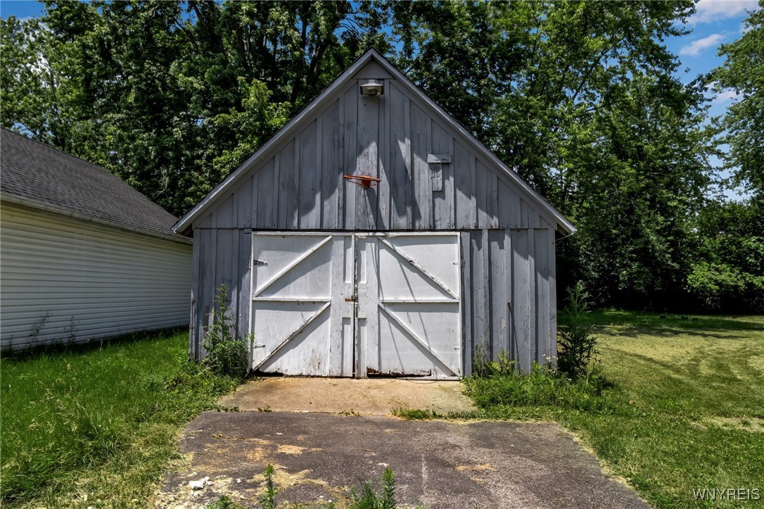 6084 Versailles Road, Hamburg, New York image 6