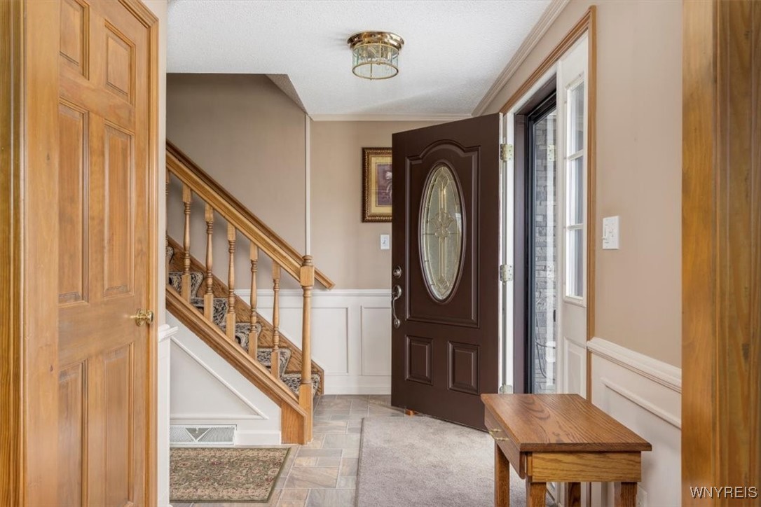 53 Trentwood Trl, Lancaster, New York image 2