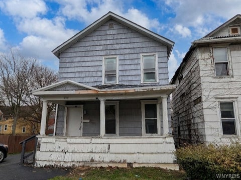 Apartment For Rent - 616 7th Street<br/> Niagara Falls, NY 14301