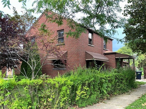 Homes For Sale - 2104 Walnut Avenue<br/> Niagara Falls, NY 14301